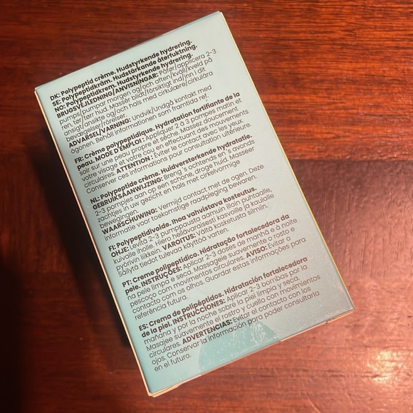 Polypeptide Fusion Cream - Blue and White - Picture 3 of 4